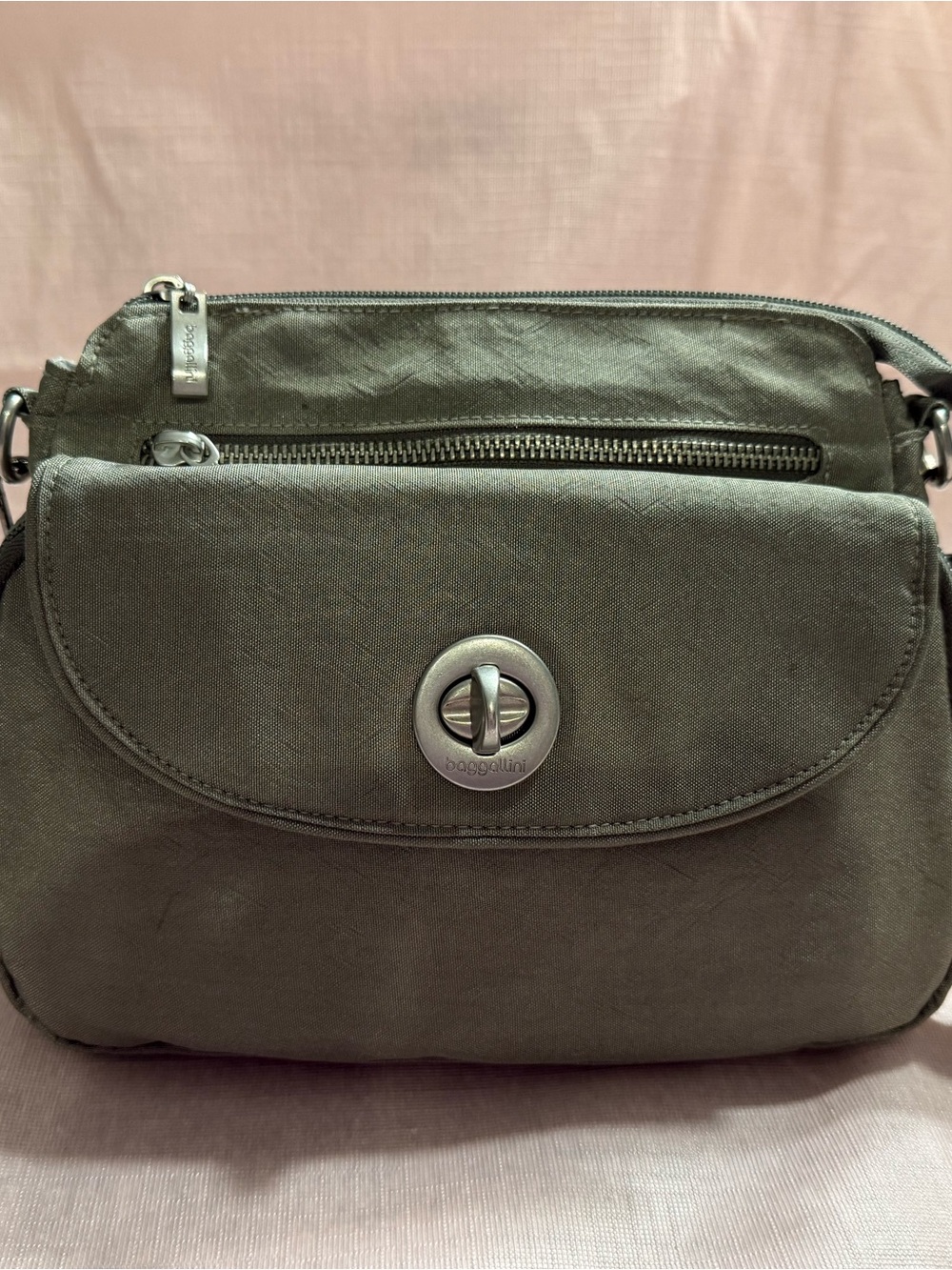 Baggallini gray crossbody Bag with Turn-Lock Pocket